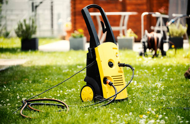 Best Driveway Pressure Washing  in Lindale, TX